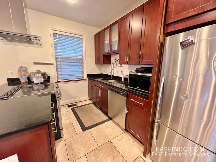 3573 Warder St Nw #4 - Photo 6 of 23