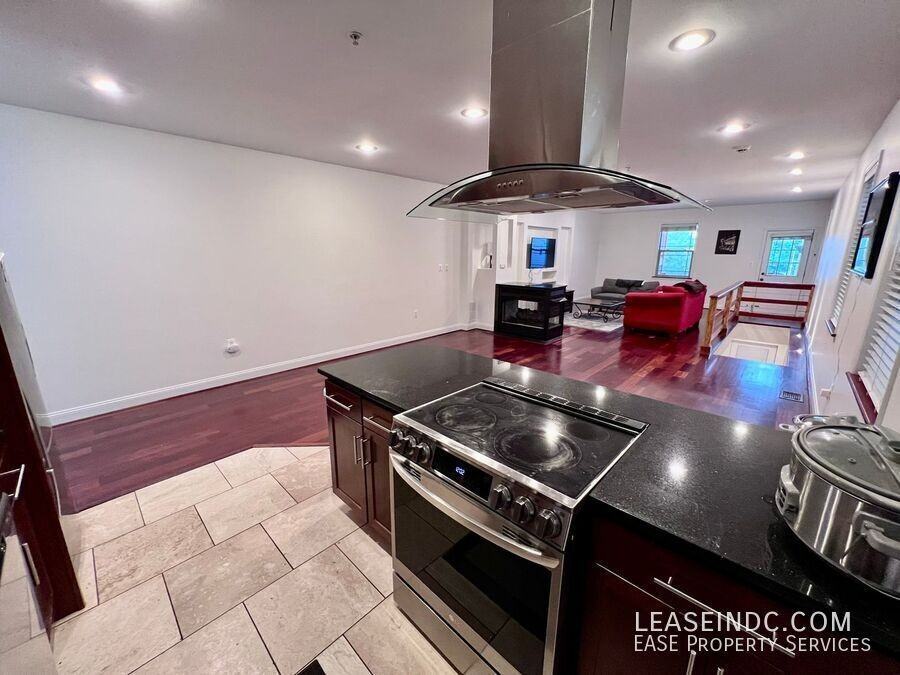 3573 Warder St Nw #4 - Photo 7 of 23