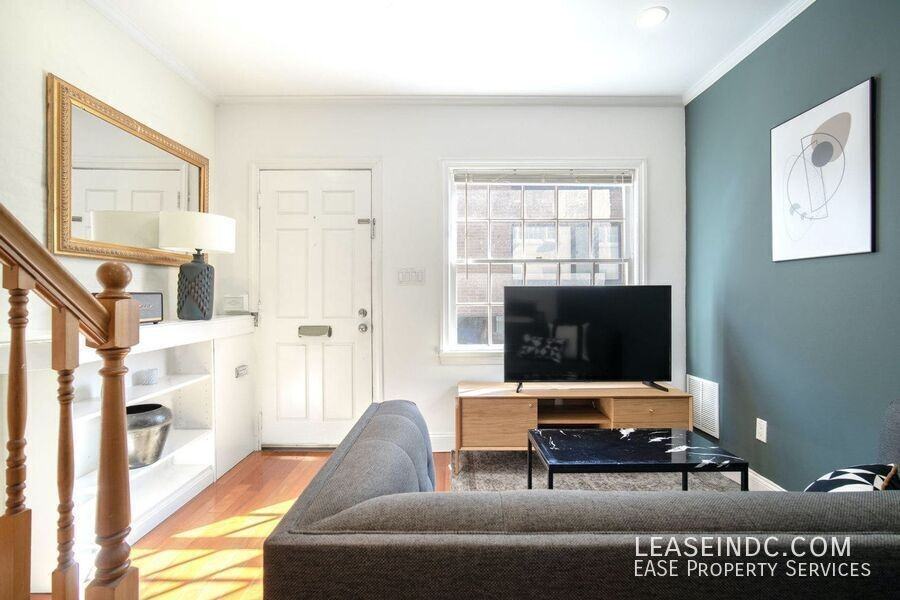 3211 Cherry Hill Ln Nw - Photo 2 of 15