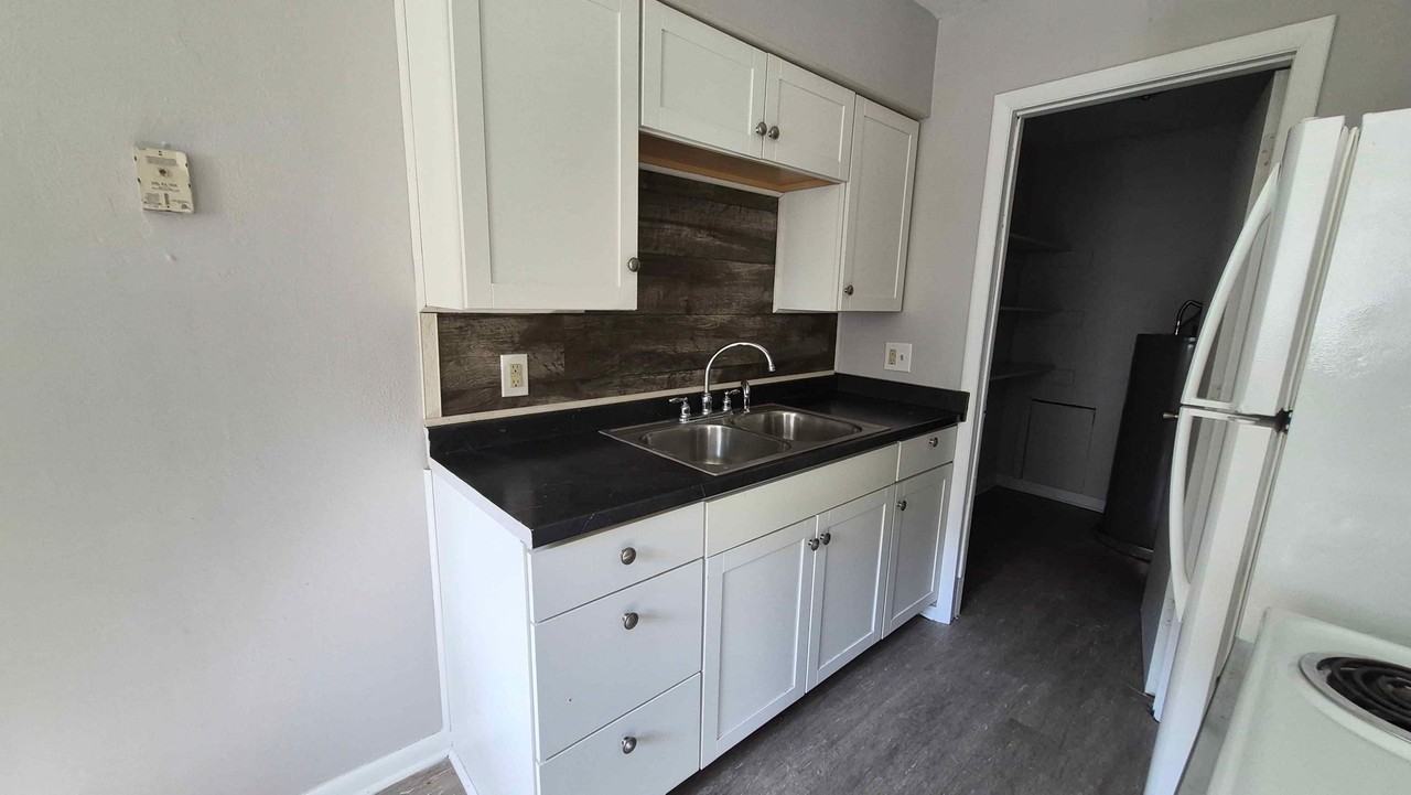 250 E Nottingham Rd #3 - Photo 3 of 10