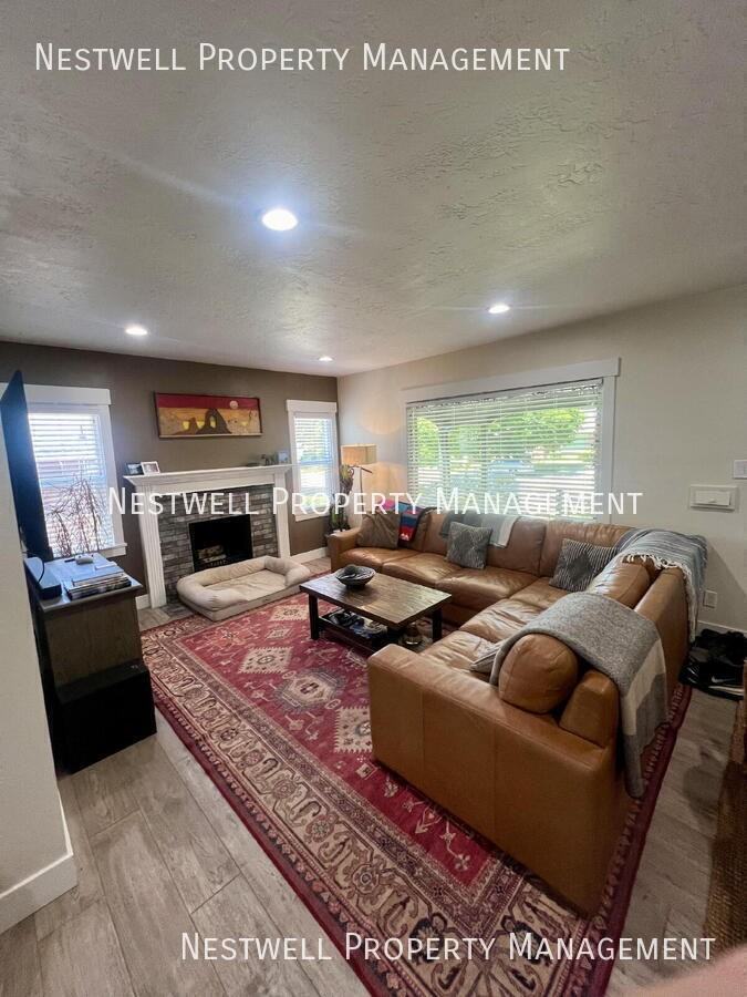 2234 E Wilson Ave - Photo 2 of 27