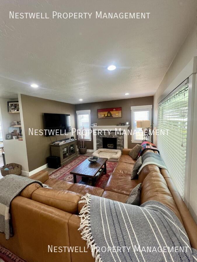 2234 E Wilson Ave - Photo 4 of 27