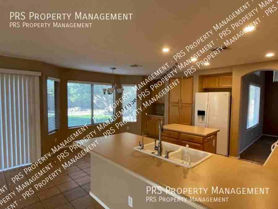 1053 W Bruce Ave - Photo 6 of 18