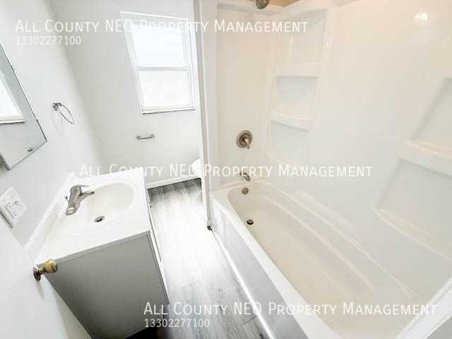 2114 Market Ave N #2 - Photo 7 of 13