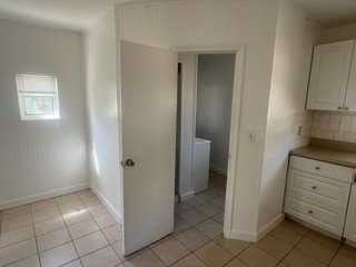 2005 Bayshore Rd #2005B - Photo 7 of 10