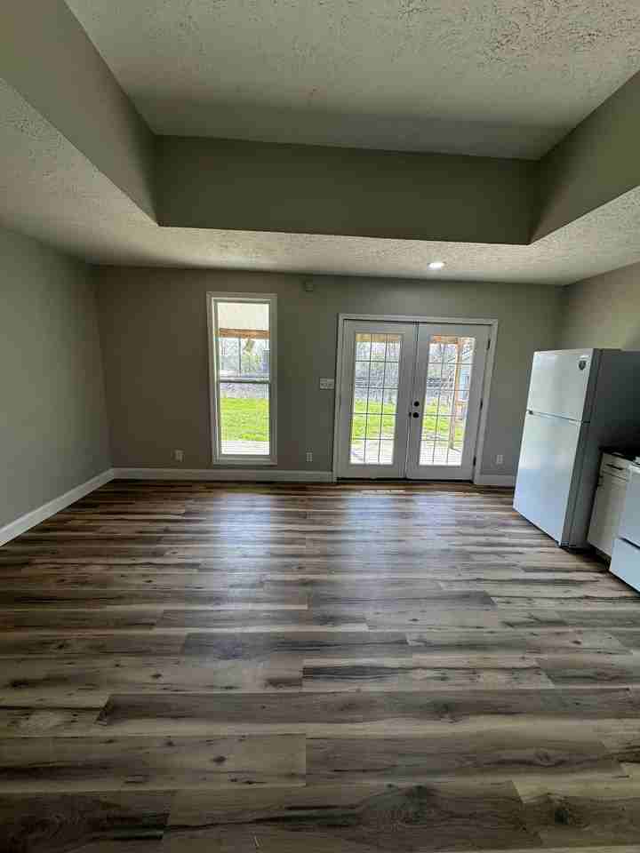 118 Bank St #A - Photo 5 of 15