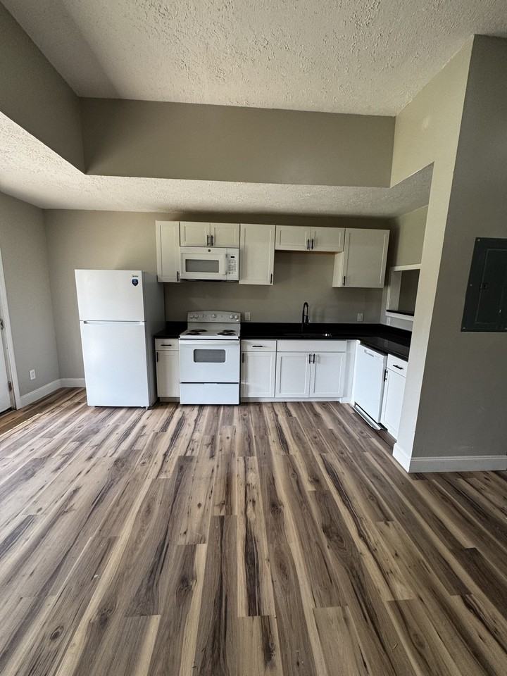 118 Bank St #A - Photo 6 of 15