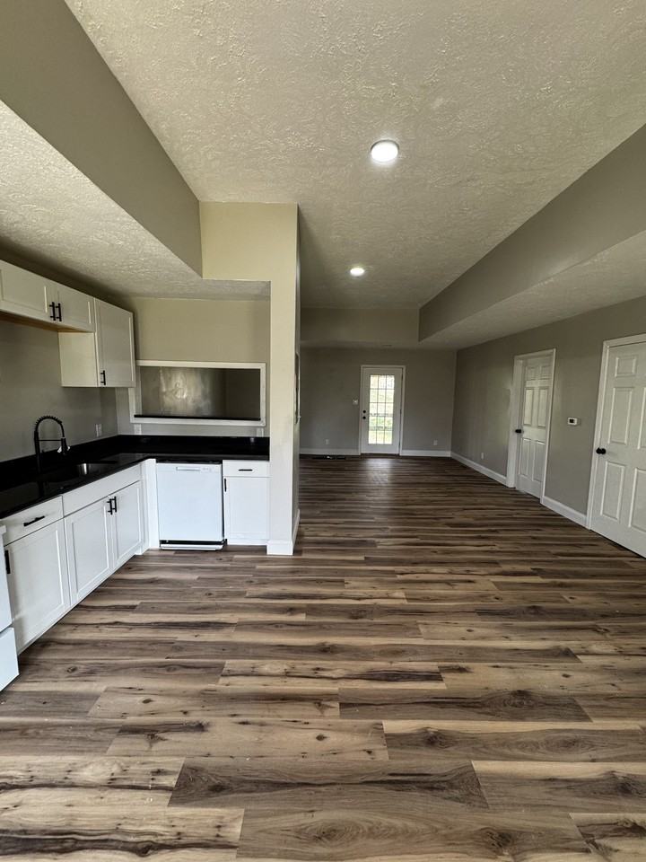 118 Bank St #A - Photo 7 of 15