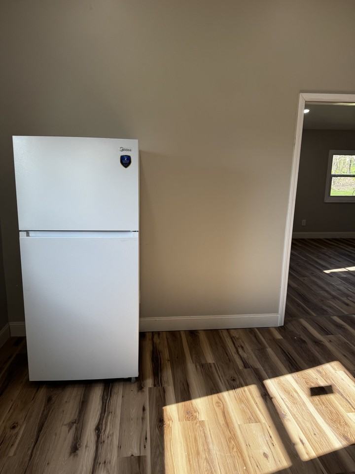 118 Bank St #B - Photo 3 of 16