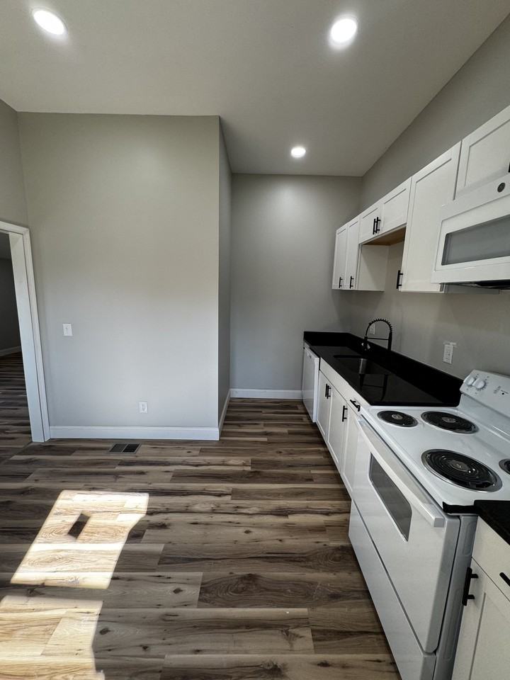 118 Bank St #B - Photo 6 of 16