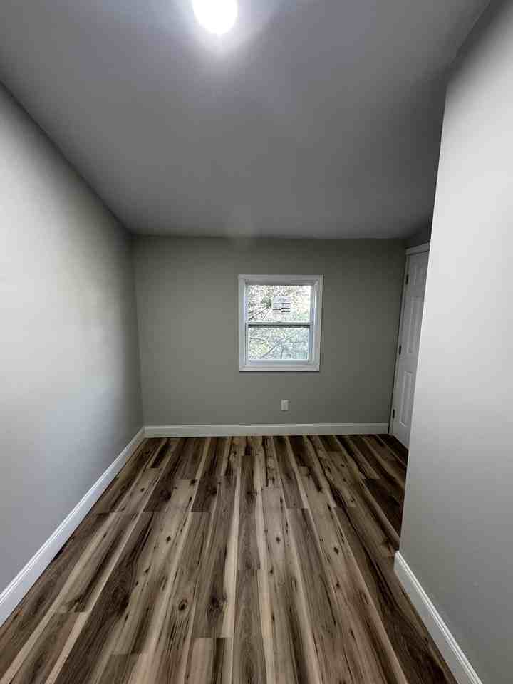 118 Bank St #B - Photo 7 of 16