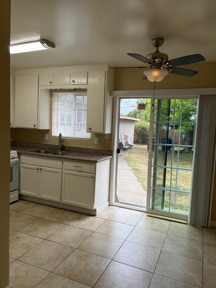 1701 Carver Ct #2 - Photo 2 of 8