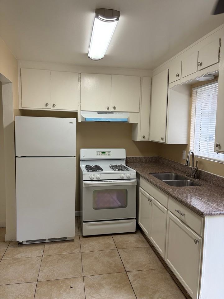 1701 Carver Ct #2 - Photo 3 of 8