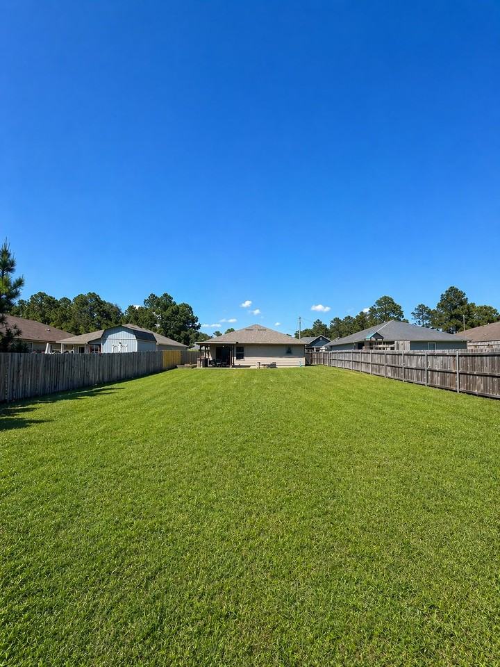 8181 Sierra St - Photo 2 of 14
