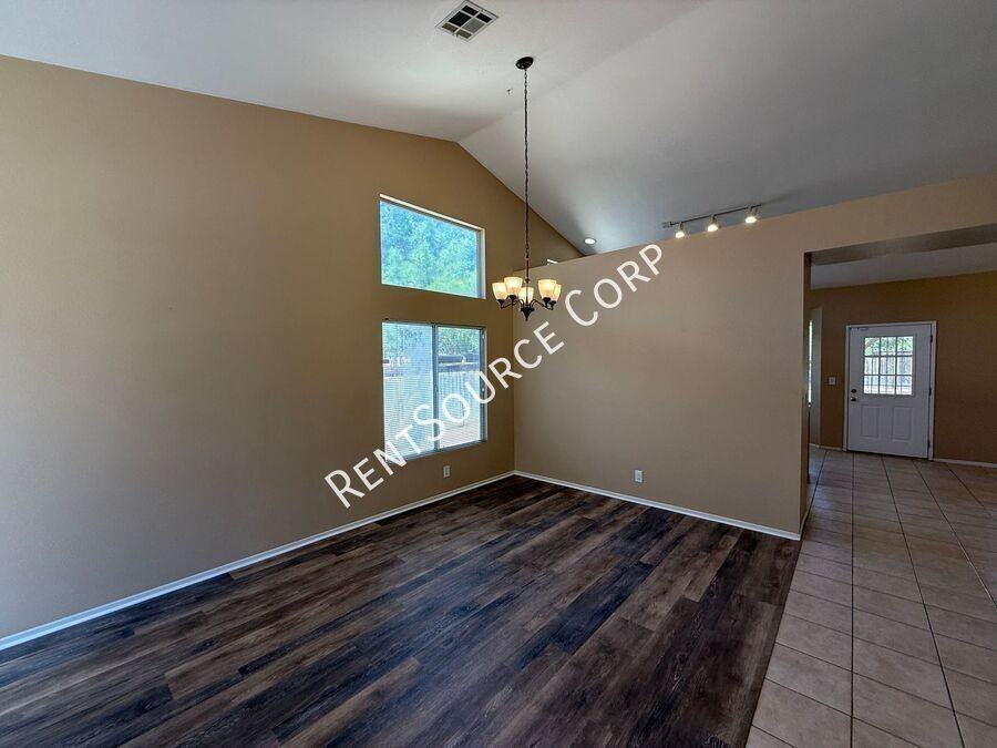 38758 Almador Ct - Photo 3 of 25