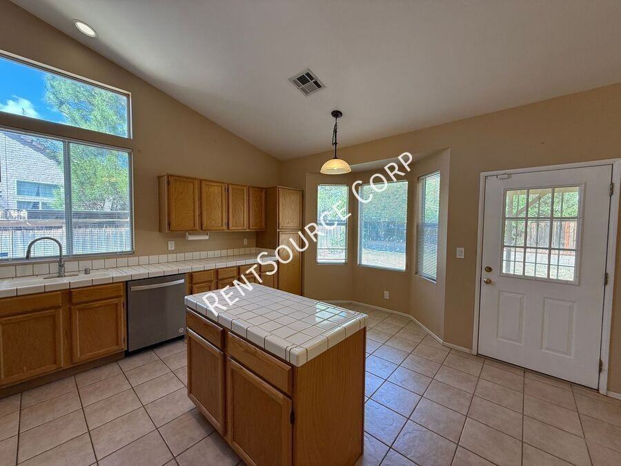 38758 Almador Ct - Photo 5 of 25