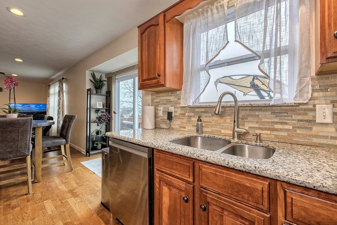 304 Chanticleer Cir - Photo 4 of 20