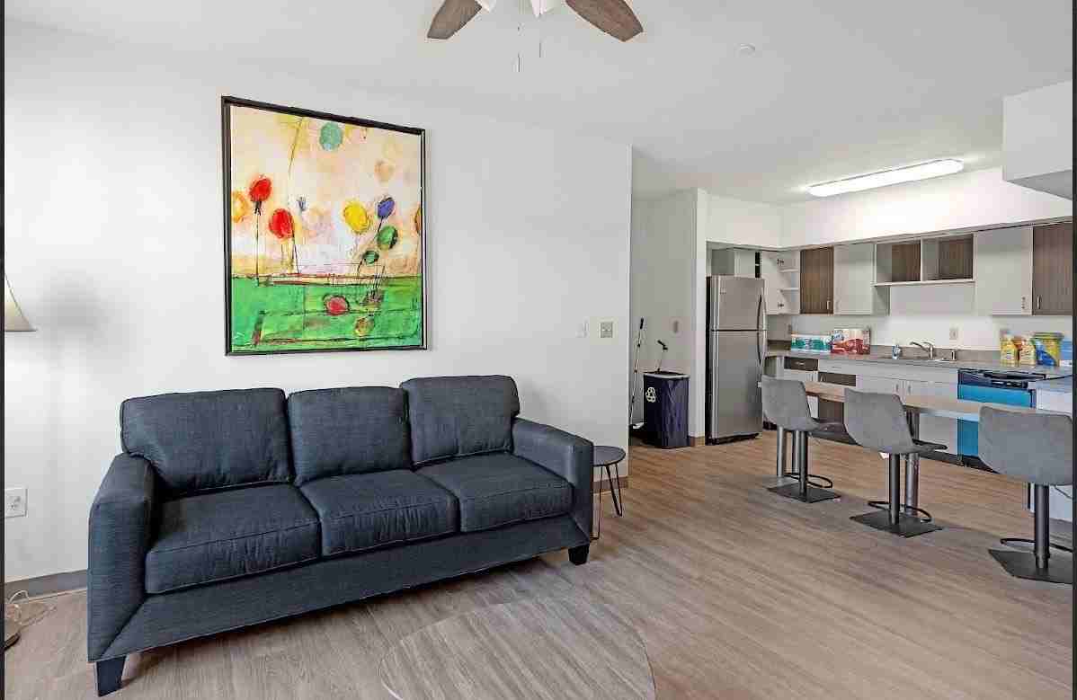 139 N Barksdale St #201 - Photo 4 of 4