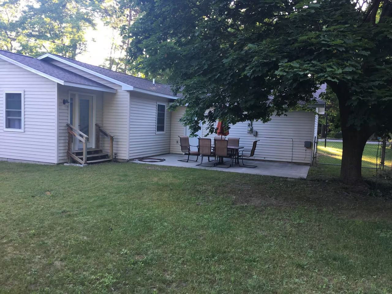 808 Livingston St - Photo 3 of 20