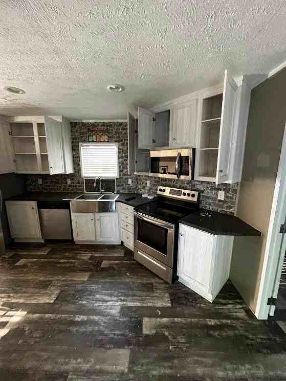920 Moseley St - Photo 6 of 14