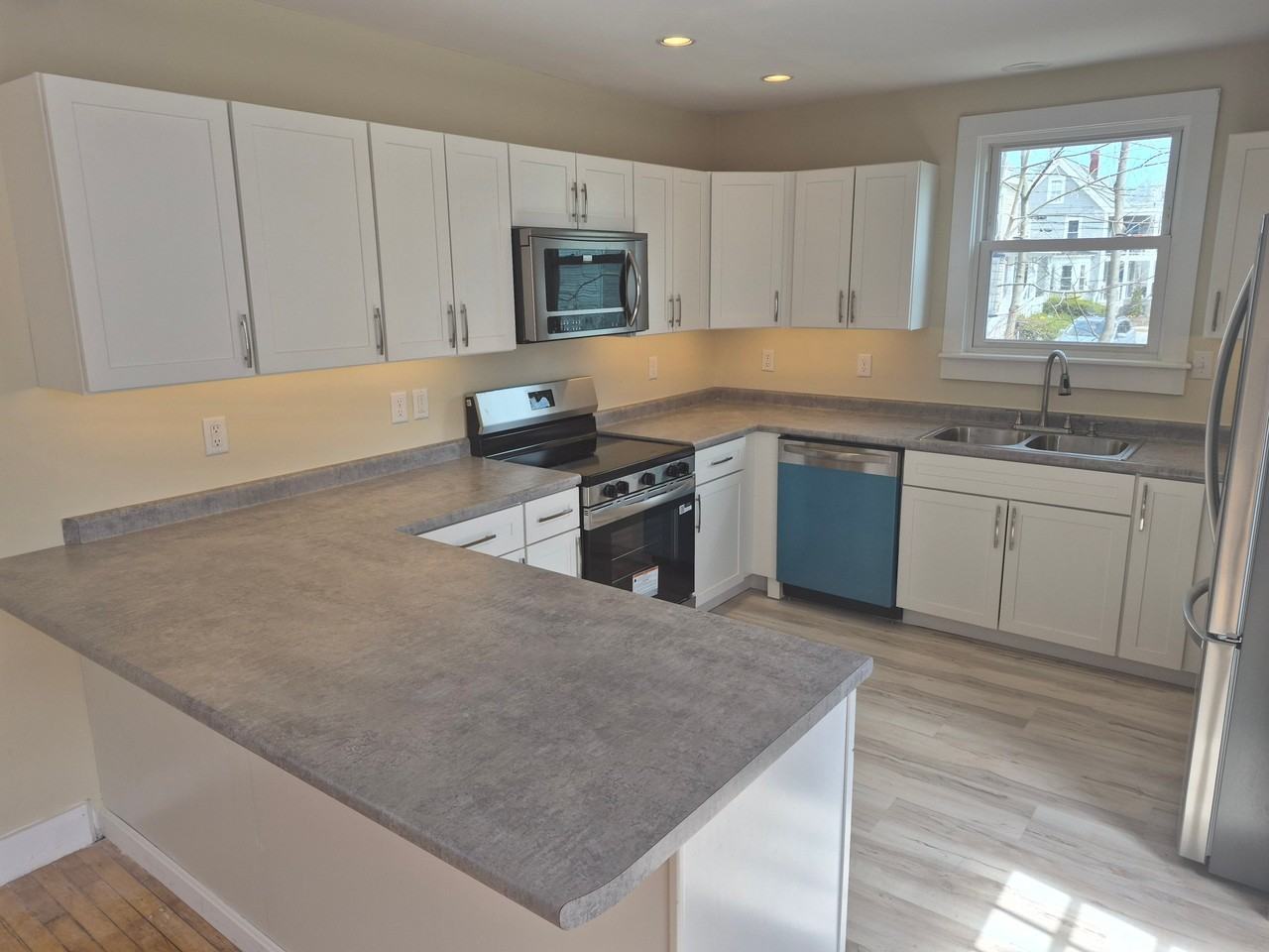 9 Maple St - Photo 2 of 9