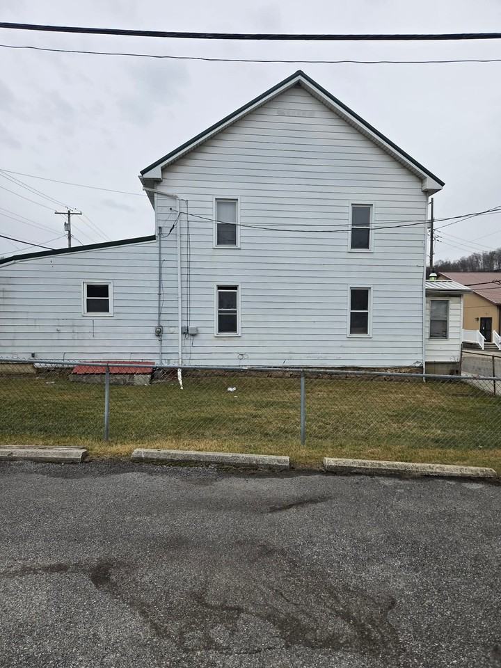 14818 Broadway St - Photo 3 of 6