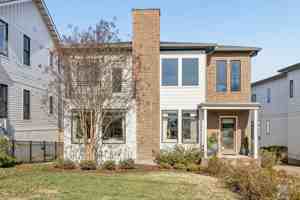 featured image of 914C Acklen Ave