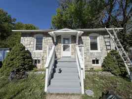 featured image of 2527 Leslie Ave