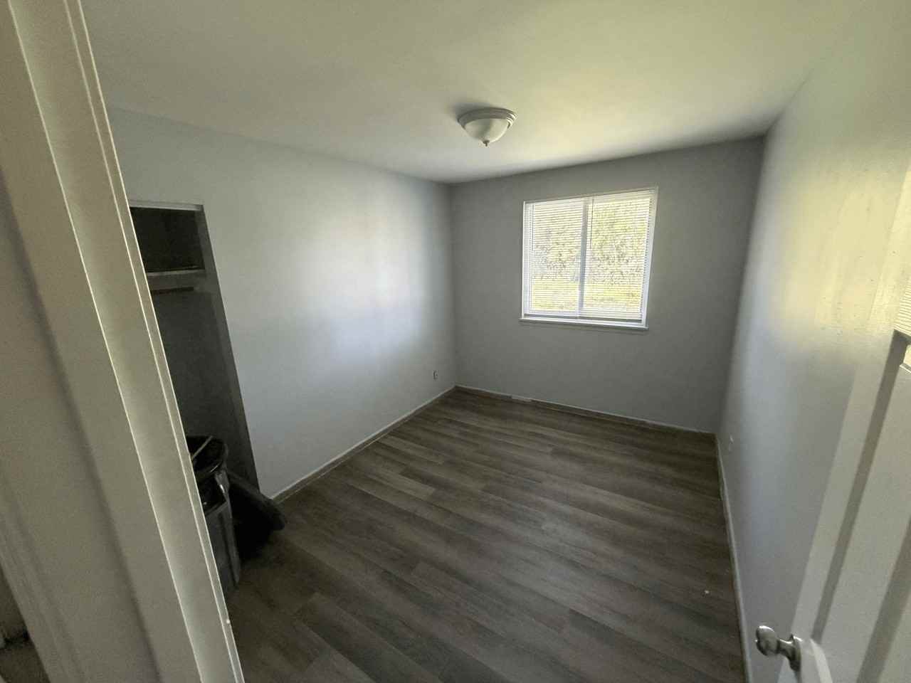 2527 Leslie Ave - Photo 5 of 8