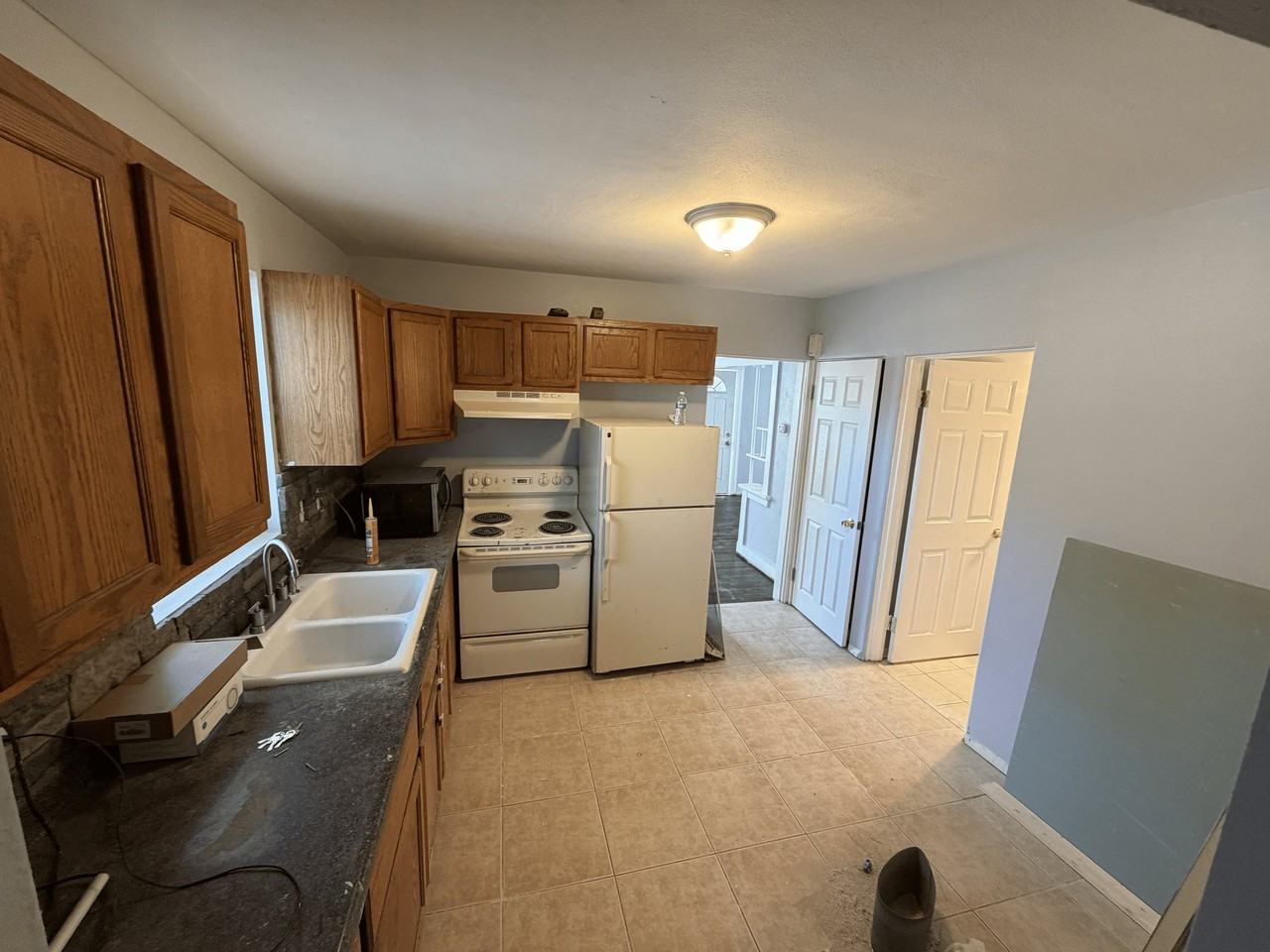 2527 Leslie Ave - Photo 6 of 8