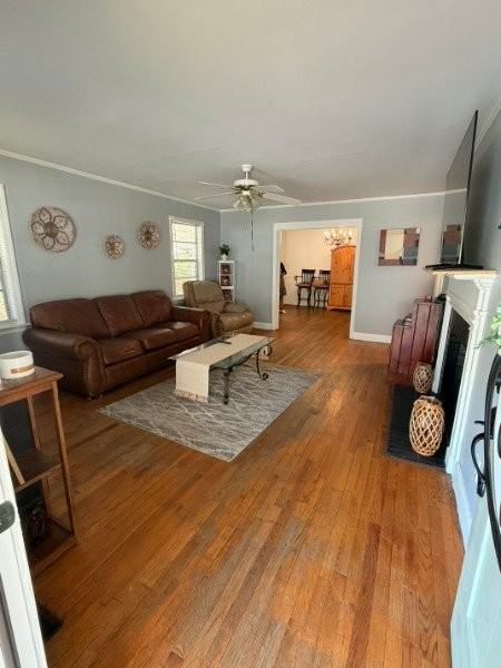 412 S 5th St - Photo 3 of 10