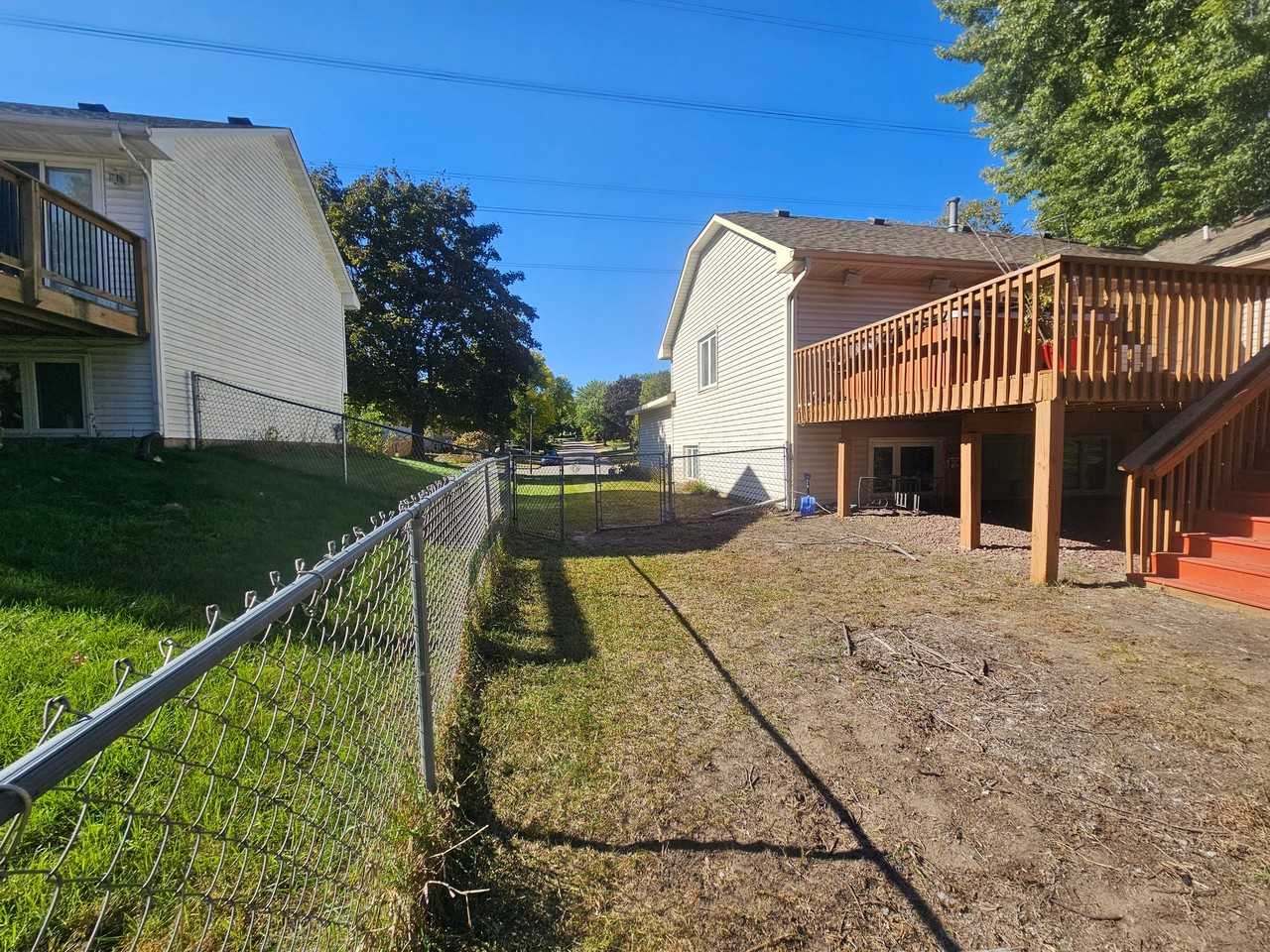 10259 Englewood Dr - Photo 6 of 20