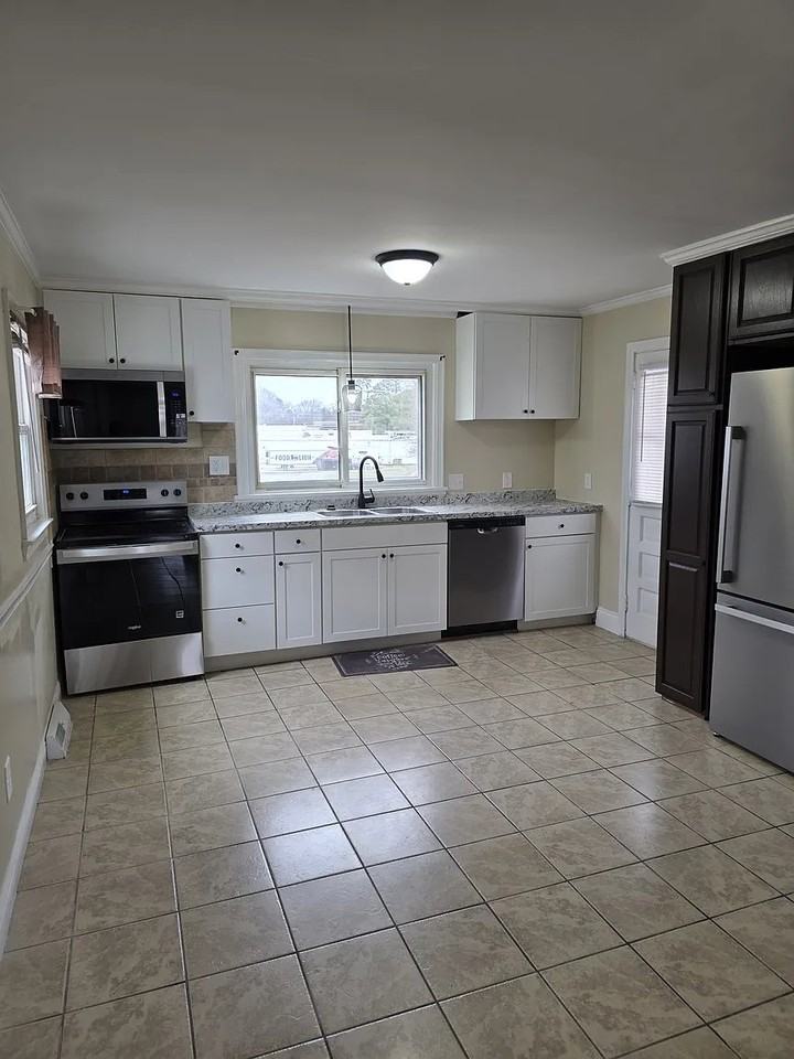 202 N Merritt Ave - Photo 3 of 14