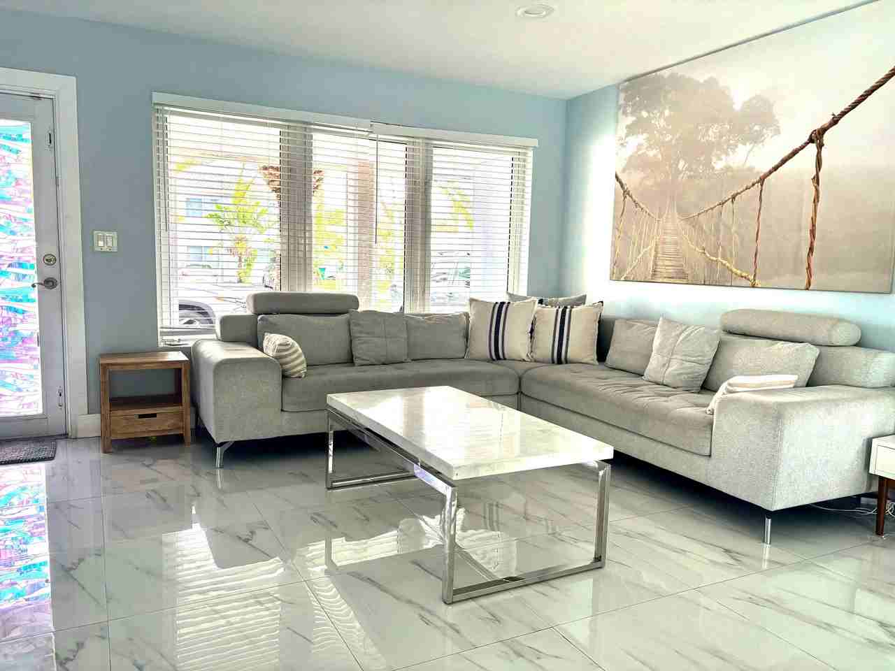 5770 Ne 18th Ave - Photo 5 of 8