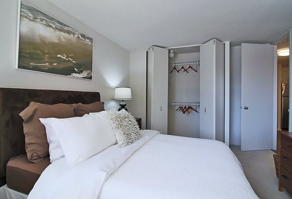 9 W Elm St - Photo 4 of 14