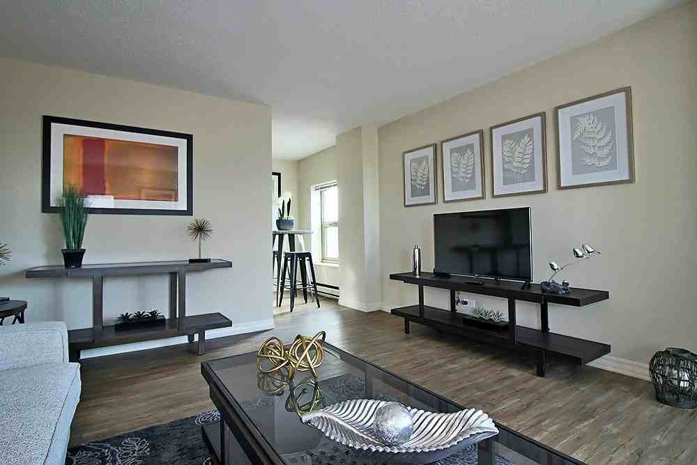 32 E Pearson St - Photo 2 of 16