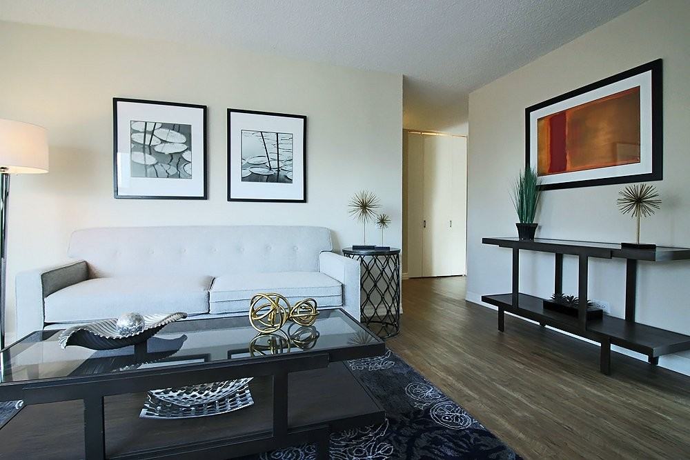 32 E Pearson St - Photo 3 of 16