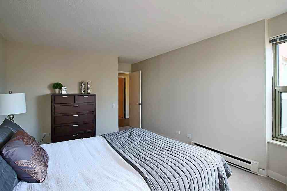 32 E Pearson St - Photo 4 of 16