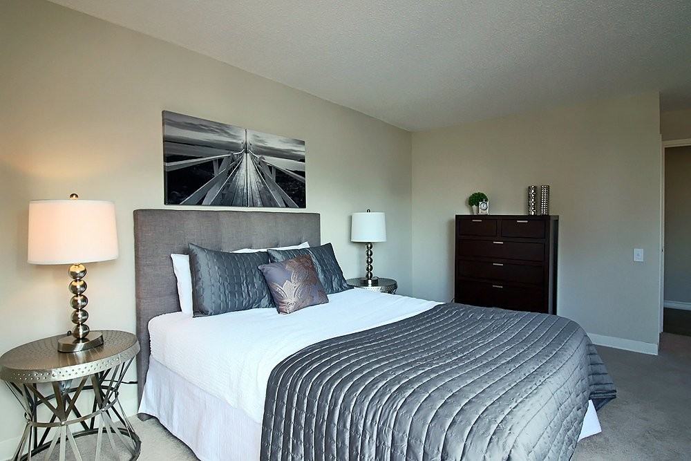 32 E Pearson St - Photo 5 of 16