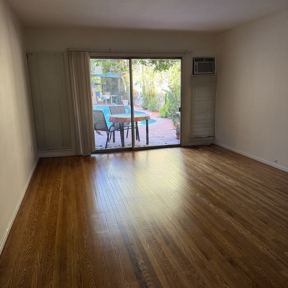 1550 N Hayworth Ave #6 - Photo 2 of 9