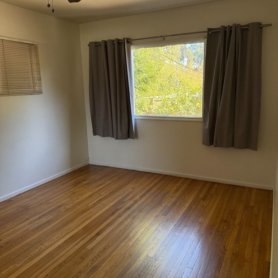 1550 N Hayworth Ave #6 - Photo 7 of 9