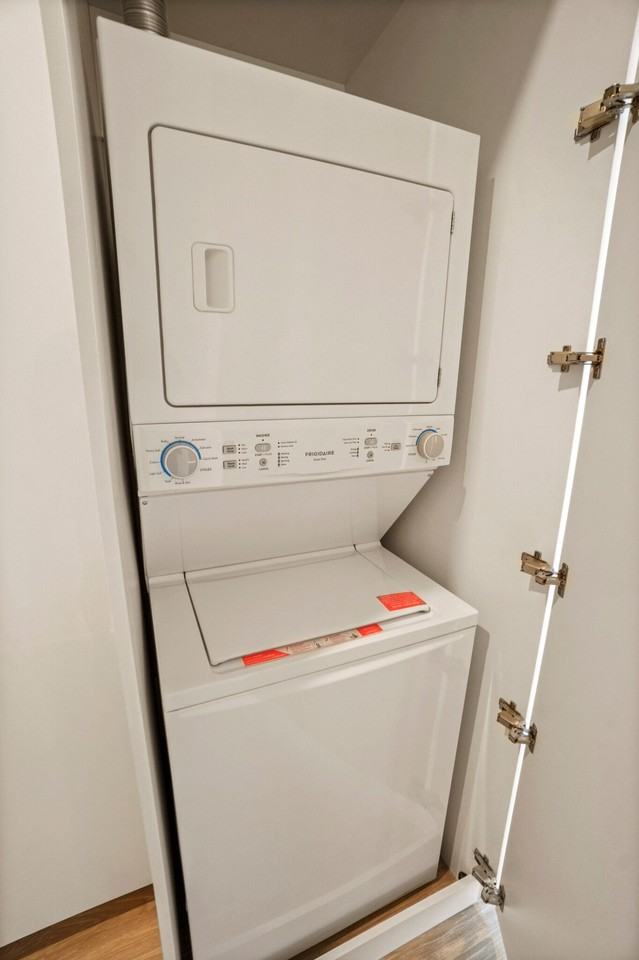 213 W Chicago Ave - Photo 2 of 10