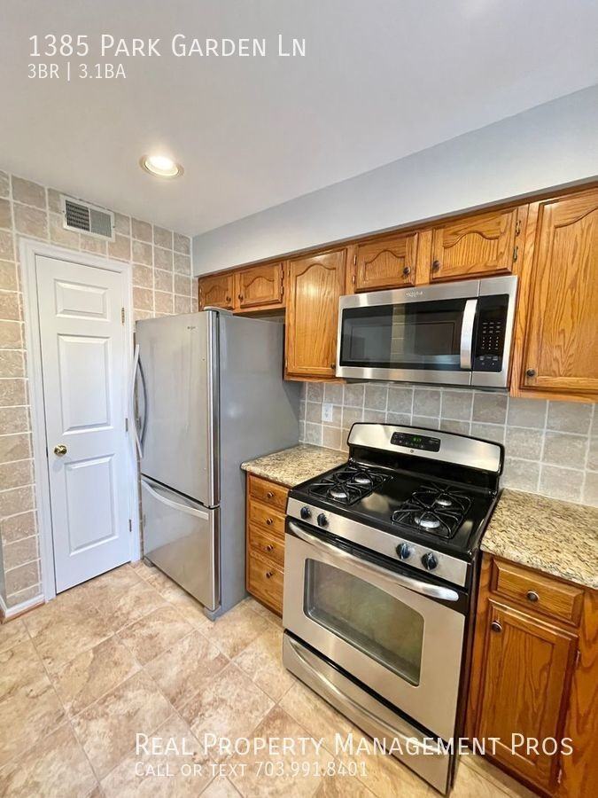 1385 Park Garden Ln - Photo 5 of 48