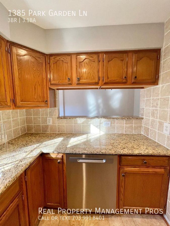 1385 Park Garden Ln - Photo 6 of 48