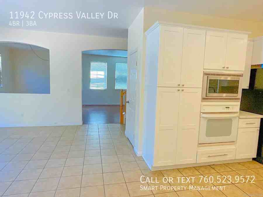 11942 Cypress Valley Dr - Photo 2 of 24
