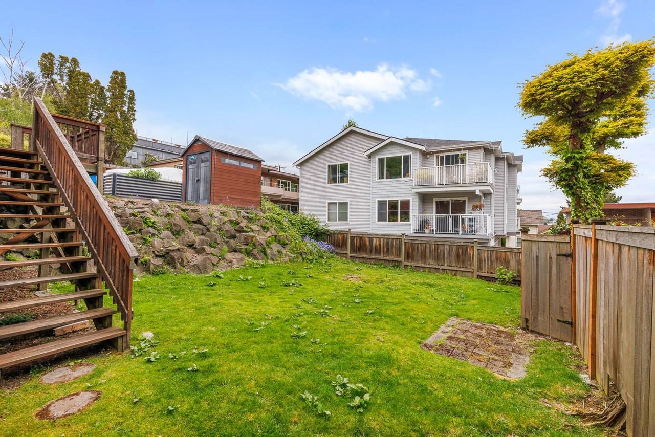 2114 Dexter Ave N - Photo 3 of 19