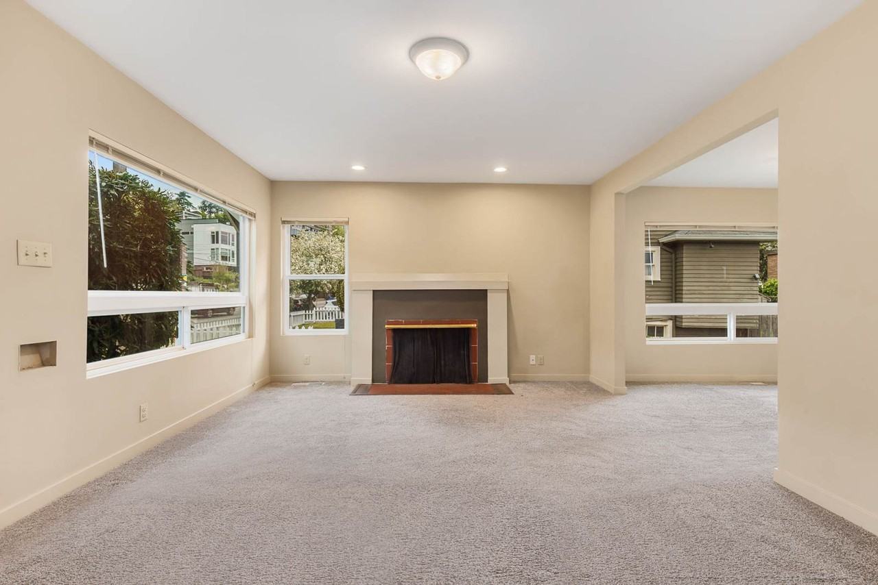 2114 Dexter Ave N - Photo 4 of 19