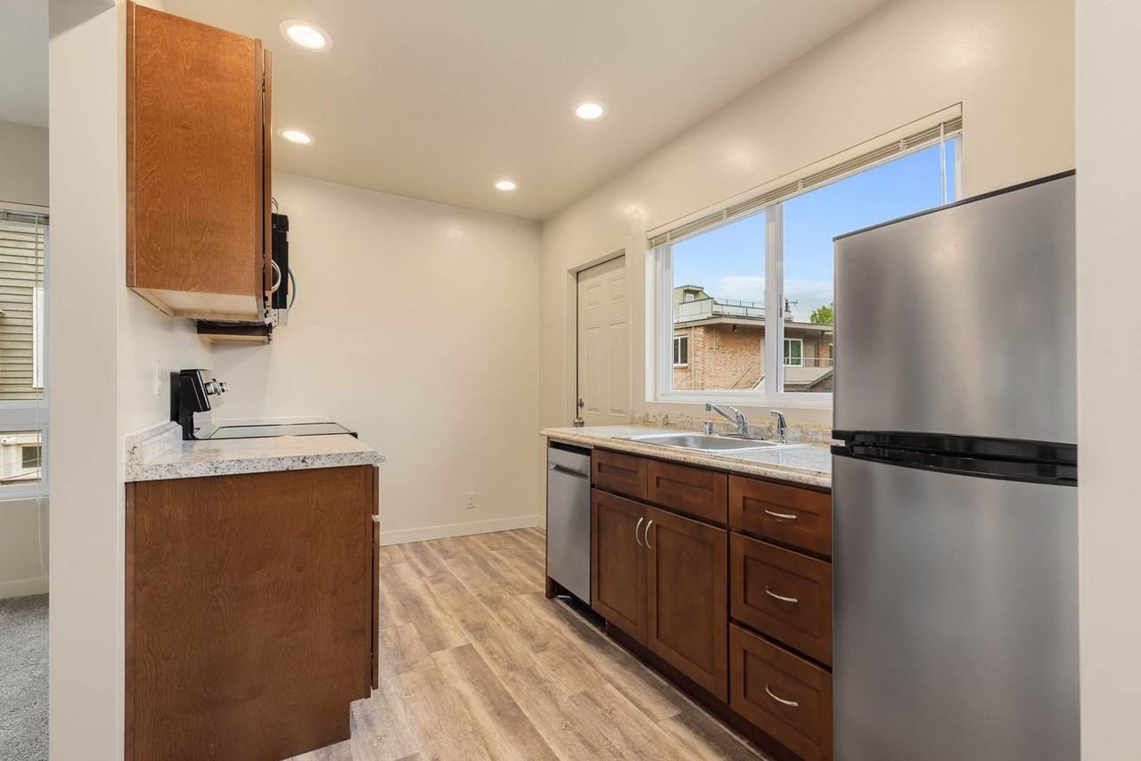 2114 Dexter Ave N - Photo 6 of 19