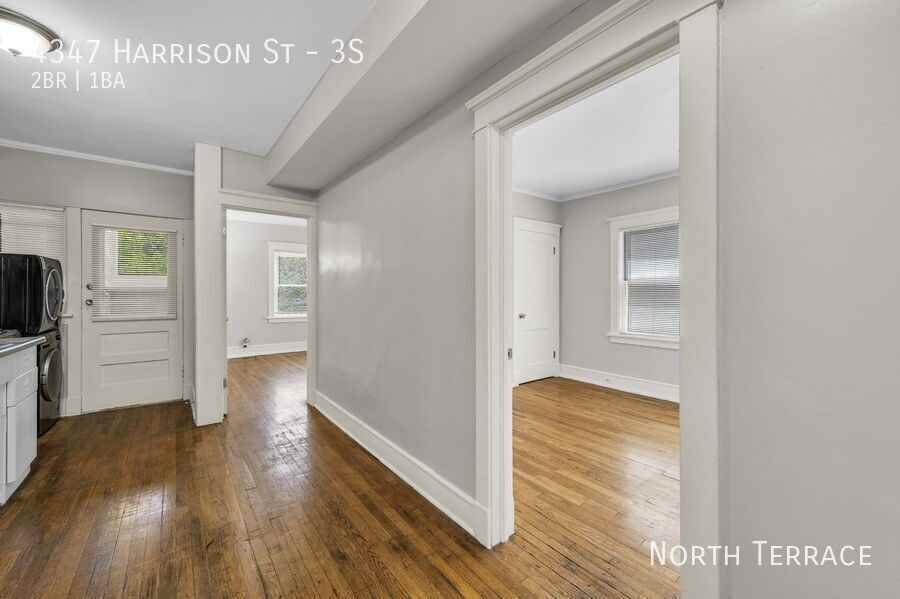 4347 Harrison St #3S - Photo 4 of 18