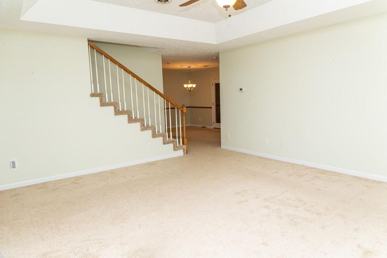 121 Creekwood Way - Photo 2 of 23